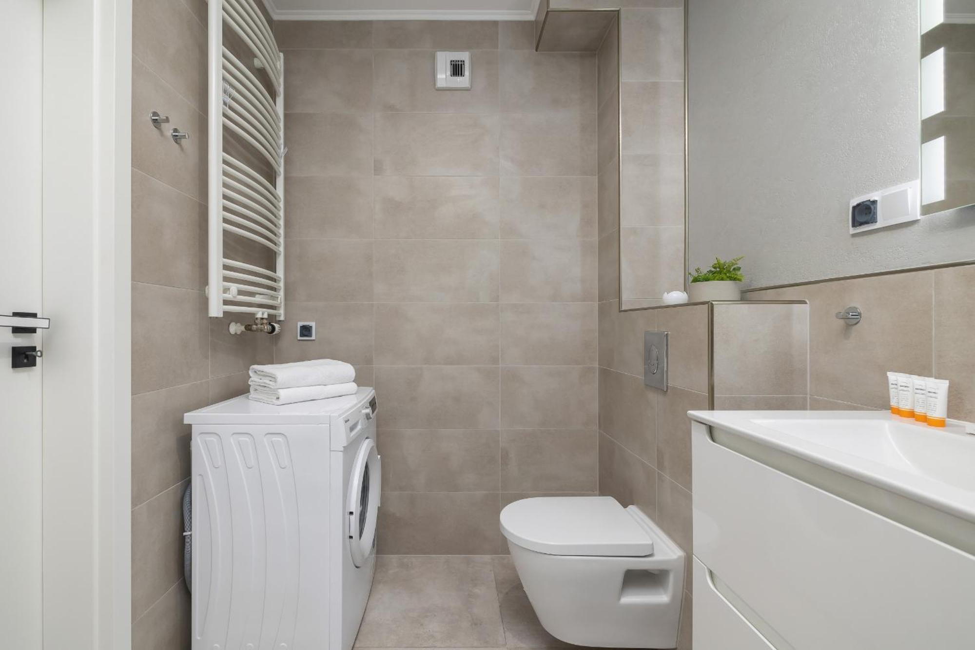 Apartment Dabska With Terrace & Parking By Renters Krakau
